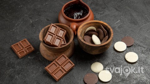 side-close-up-view-chocolate-chocolate-chocolate-sauce-bowls-black-table