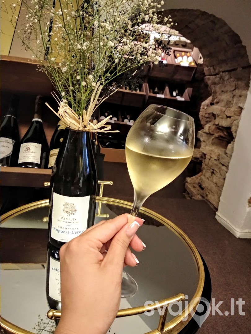 Klasikinių vynuogių šampano degustacija gurmanams Vilniuje 1