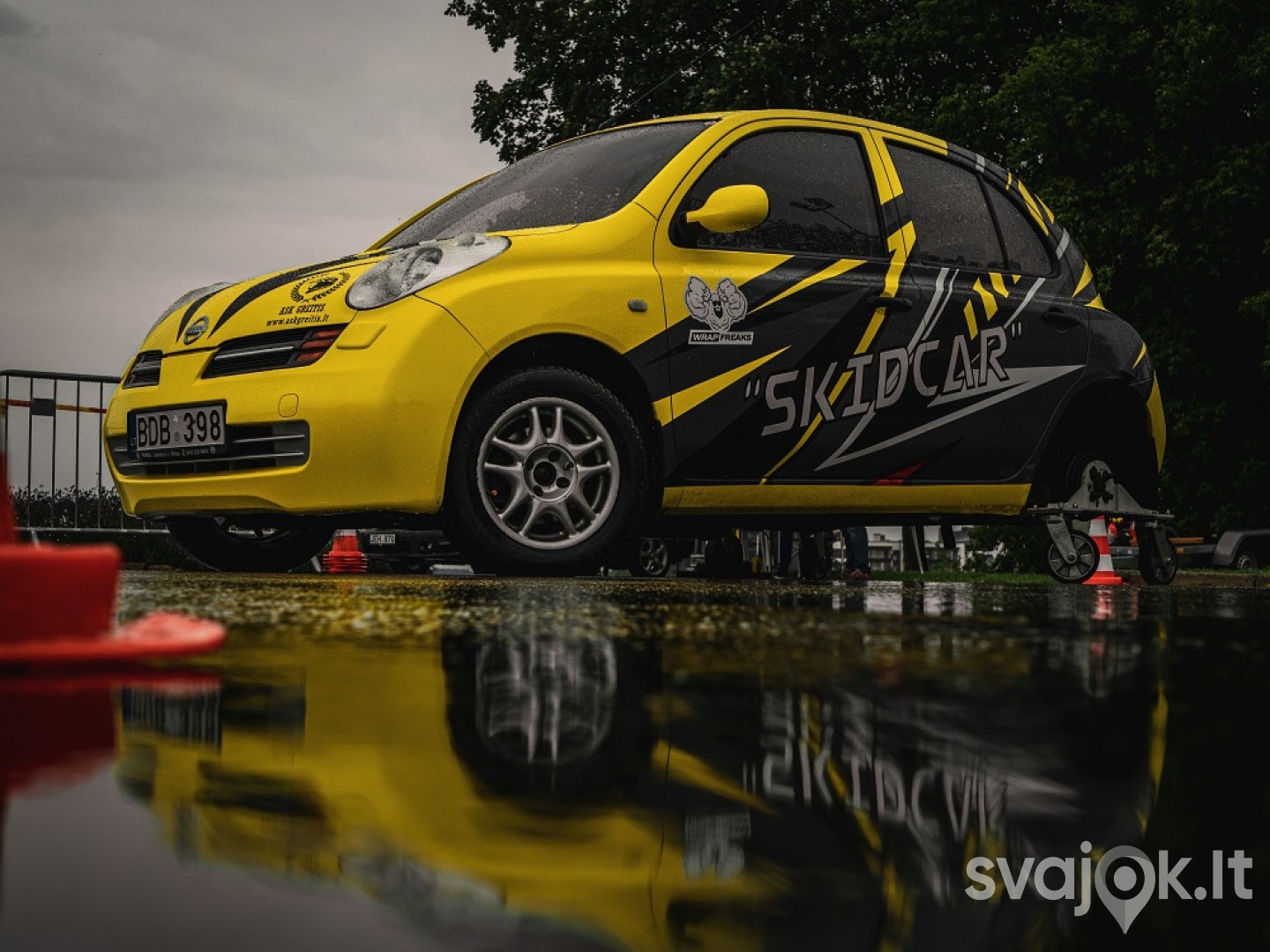 Ekstremalus vairavimas su automobiliu SKIDCAR 1