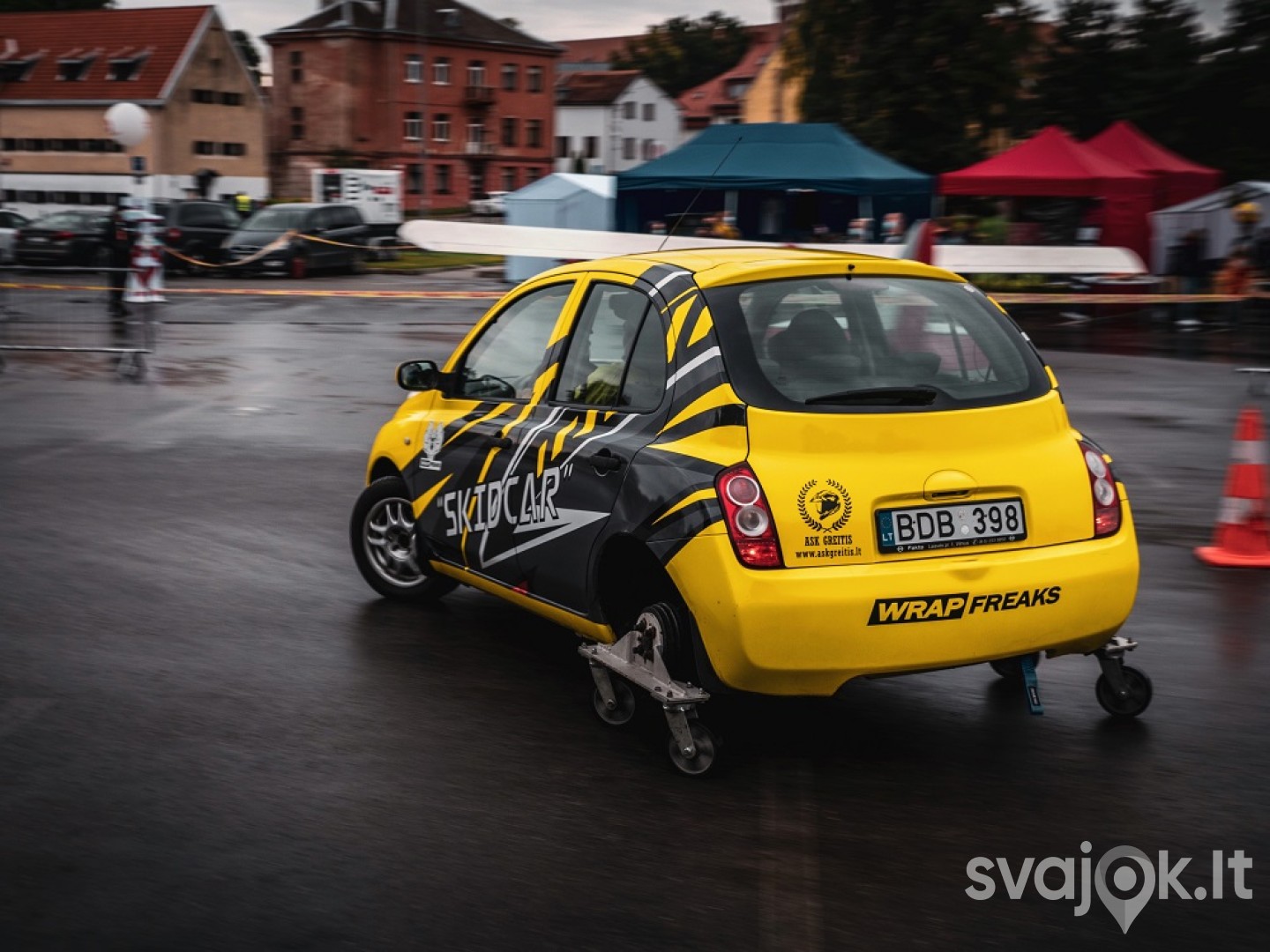Ekstremalus vairavimas su automobiliu SKIDCAR 3