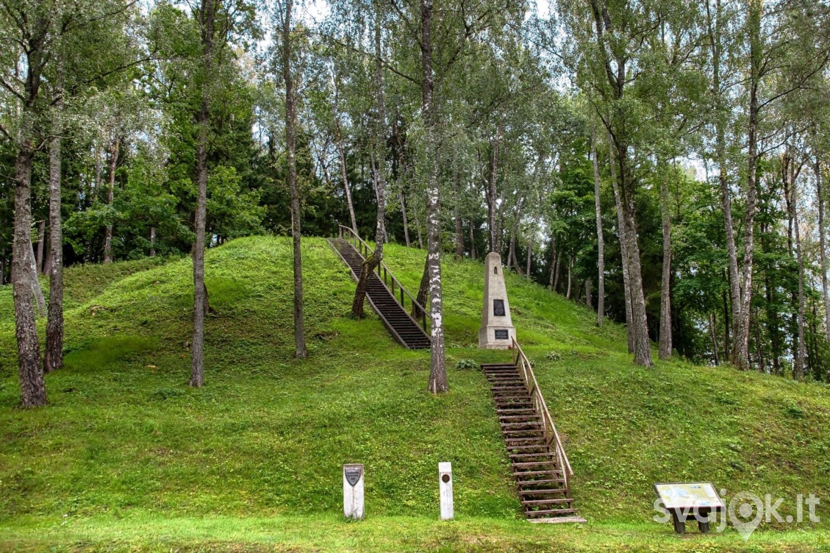 Mažulonių piliakalnis 2