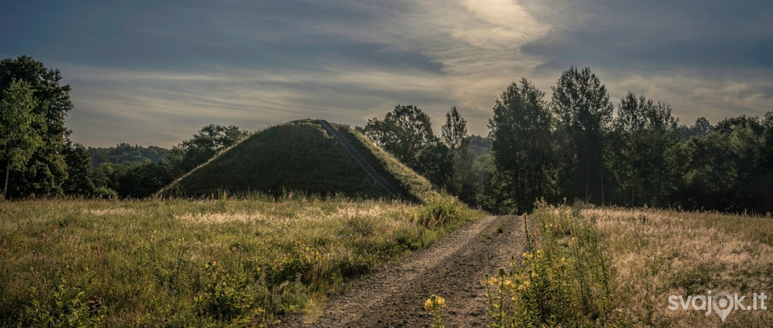 Paverknių piliakalnis 1